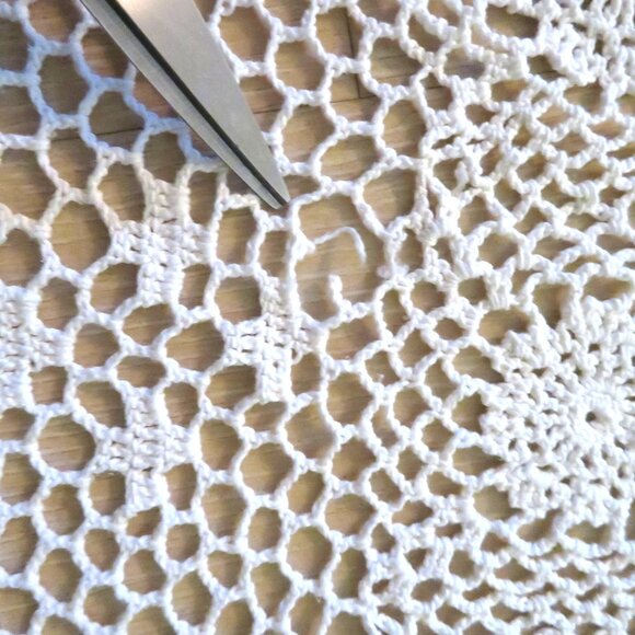 Vintage Crochet Lace Square Table Topper 40"x40" Floral Design White Handmade - Picture 9 of 9